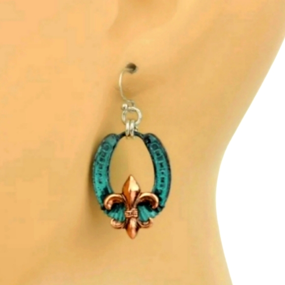 FLUER DE LIS EARRINGS - Picture 3 of 3